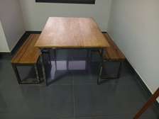 Table salle à manger et bancs