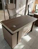 Bureau moderne bois clair