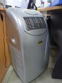 Beko climatiseur mobile gris argenté avec roulettes