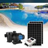 Pompe piscine solaire robuste avec panneaux solaires