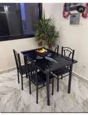 Ensemble table et 4 chaises noires design moderne