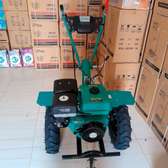 Motoculteur essence vert robuste roues larges 7.5 HP