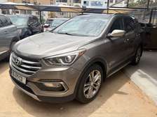 Hyundai Santa Fe 2017 m8SUV gris métallisé spacieux
