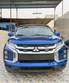 Mitsubishi SUV compact 5 portes bleu polyvalent