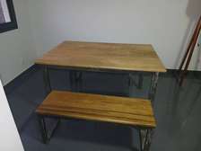 Table salle à manger et bancs