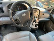 Location Minibus Hyundai Climatisé 12 Places avec Chauffeur