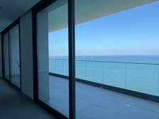 Grand et beau F5 sur la mer au Plateau Corniche Est
