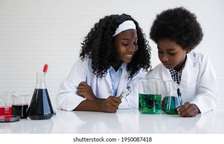Cours à domicile en mathématiques et physique chimie