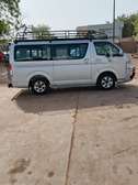 Toyota Hiace 12 places Argent avec galerie toit