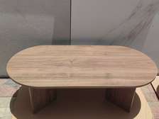 Table basse ovale bois clair compacte moderne
