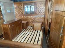 Chambre à coucher en bois et en laminé