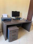 Jolis bureau avec armoire