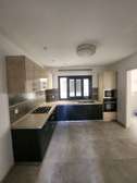 Appartement f4 haut standing au point E avec salle de sport