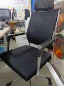 Chaise bureau ergonomique noire avec appui-tête mesh
