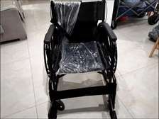 Fauteuil roulant pliable cadre métal roues pivotantes