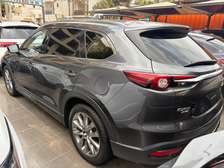 Mazda CX-9 SUV gris métallisé vitres teintées