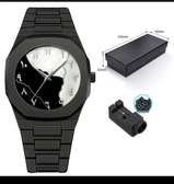 Montre noire métal cadran bicolore chiffres arabes
