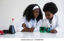 Cours de renforcement en mathématiques et physique chimie