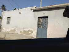 Maison individuelle à rénover quartier calme porte métal