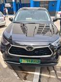 Toyota Highlander 2024 noir SUV 7 places