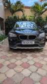BMW X1 SUV compact noir performant et élégant