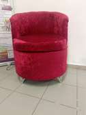 Fauteuil velours rouge compact pieds métal