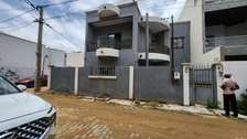 Maison R+1 à vendre à Zac Mbao