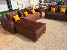 Canapé d'angle marron tissu coussins jaunes 7 places