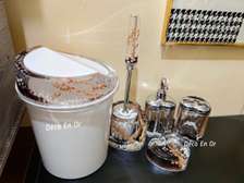Salle de bain poubelle et accessoires toilette