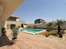 Belle villa toute neuve  sise saly,très moderne…