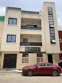 Maison R+2 à vendre à la cité Alioune sow