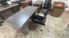 Table et chaise bureau