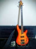 Basse électrique active 4 cordes orange avec étui