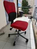 Chaise de bureau ergonomique rouge et noir ajustable