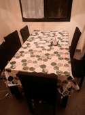 Table avec six chaises