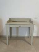Commode IKEA et tapis fait maison