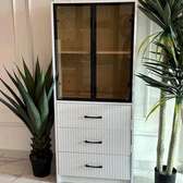 Vitrine Moderne en Bois – Élégance Fonctionnalité
