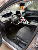 Peugeot 3008 SUV gris métallisé polyvalent