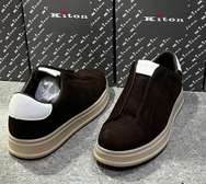 Kiton baskets basses noires semelle épaisse beige