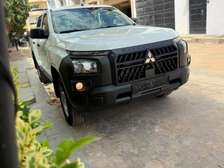 Mitsubishi L200 2026 NEUF Pickup Blanc robuste