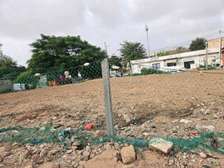 Terrain nu commercial de 327 m² à ouakam