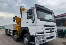 Camion grue SINOTRUK HOWO 8×4