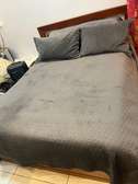 Ensemble lit (avec matelas) et 2 tables de nuits