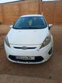 Ford Fiesta compacte blanche économique