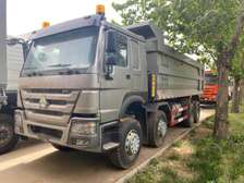 CAMION BENNE SINOTRUK HOWO 8x4