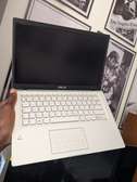 Asus 10th gen/ 512gb / 8gb ram