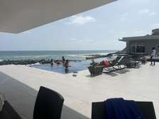 Appartement front de mer avec piscine à débordemen