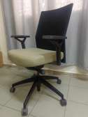 Chaise bureau ergonomique beige noir pivotante