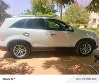 Kia Sorento SUV blanc spacieux prêt à rouler