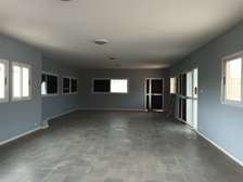 Immeuble R+2 de bureau  F47 aux Almadies
